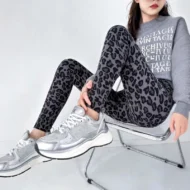 Fleece Lined Leopard Print Leggings with High Waist - Image 4