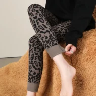 Fleece Lined Leopard Print Leggings with High Waist - Image 3
